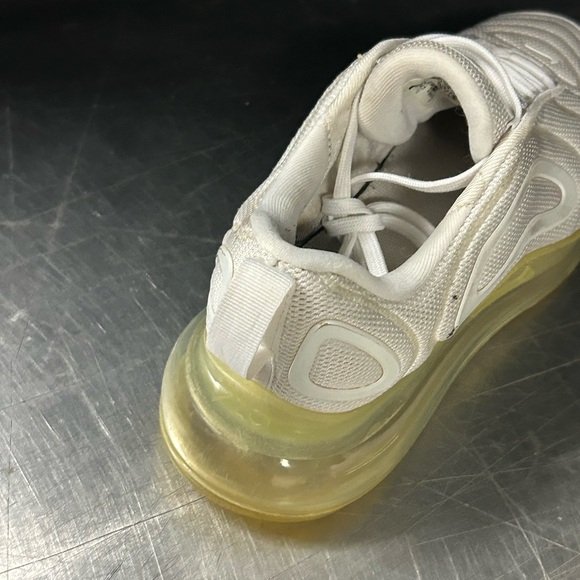 Nike Air Max 720 Size 6Y - Picture 6 of 10